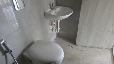 Bathroom Image of 518 Sq.ft 1 BHK Apartment / Flat for rent in Swastik Platinum, Vikhroli East Mumbai for Rs. 40000