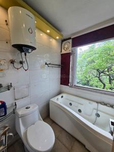 Bathroom Image of 1200 Sq.ft 2 BHK Apartment / Flat for rent in Panchsheel Park New Delhi for Rs. 95000