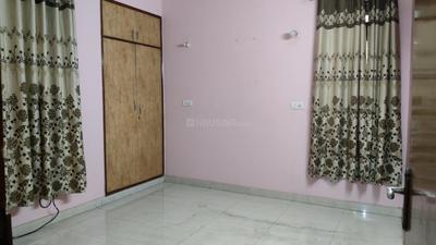 Bedroom Image of 2000 Sq.ft 3.5 BHK Apartment / Flat for rent in Purvanchal Sanchar Vihar, Sector 62 Noida for Rs. 40000