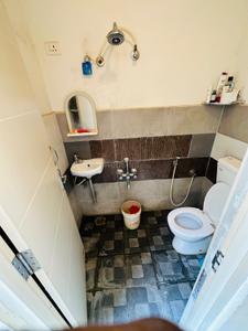 Bathroom Image of 175 Sq.ft 1 RK Independent House for rent in Domlur Layout Bengaluru for Rs. 15500