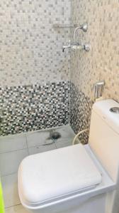 Bathroom Image of 615 Sq.ft 1 BHK Apartment / Flat for rent in Maxblis Grand Wellington, Sector 75 Noida for Rs. 29000