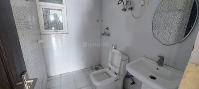 Bathroom Image of 1080 Sq.ft 2.5 BHK Apartment / Flat for rent in Aims Golf Avenue 2, Sector 75 Noida for Rs. 28000