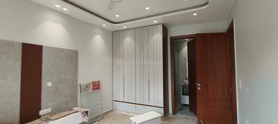 Bedroom Image of 1800 Sq.ft 3 BHK Builder Floor for rent in Pitampura New Delhi for Rs. 61000