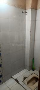 Bathroom Image of 450 Sq.ft 1 RK Builder Floor for rent in Sudama Nagar Indore for Rs. 7000