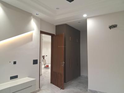 Bedroom Image of 1800 Sq.ft 3 BHK Builder Floor for sale in Paschim Vihar New Delhi for Rs. 37500000