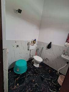 Bathroom Image of 400 Sq.ft 1 RK Independent House for rent in Barkhurdarpur Lucknow for Rs. 7500