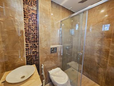 Bathroom Image of 1800 Sq.ft 3 BHK Builder Floor for sale in Emaar Emerald Estate, Sector 65 Gurgaon for Rs. 25000000