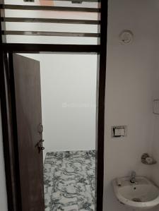 Bathroom Image of 400 Sq.ft 1 RK Independent House for rent in Girdharpur Sunarasi Ghaziabad for Rs. 5500