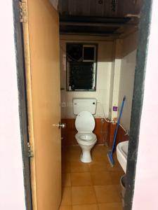 Bathroom Image of 900 Sq.ft 2 BHK Apartment / Flat for rent in Guru Prasad Sant Meera Apartment, Bavdhan Pune for Rs. 27000