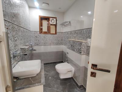 Bathroom Image of 1620 Sq.ft 3 BHK Builder Floor for sale in Surya Niketan, Anand Vihar New Delhi for Rs. 26500000