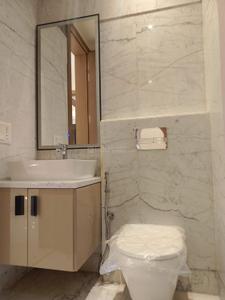 Image of 1800 Sq.ft 3 BHK Builder Floor for sale in Green Park, New Delhi for Rs. 62000000