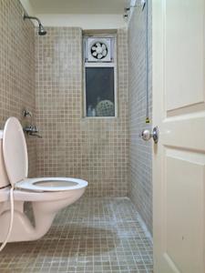 Common Bathroom Image of 1330 Sq.ft 3 BHK Apartment / Flat for sale in Paras Tierea, Sector 137 Noida for Rs. 12000000