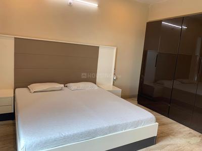 Bedroom Image of 2900 Sq.ft 4 BHK Apartment / Flat for rent in Amanora Aspire Towers, Hadapsar Pune for Rs. 130000
