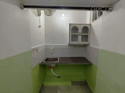 Kitchen Image of 400 Sq.ft 1 BHK Studio for rent in Arun Vihar, Sector 37 Noida for Rs. 22000