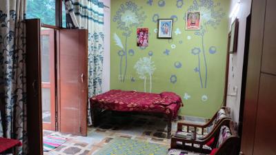 Living Room Image of 1200 Sq.ft 2 BHK Builder Floor for rent in Sector 49 Noida for Rs. 40000