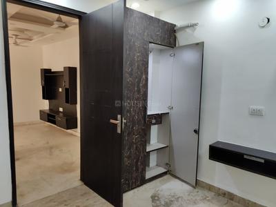 Bedroom Image of 950 Sq.ft 2 BHK Builder Floor for rent in Ramesh Nagar New Delhi for Rs. 35000