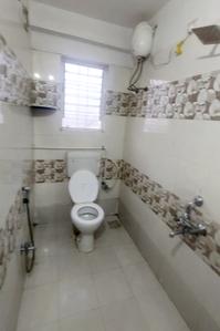 Bathroom Image of 1033 Sq.ft 3 BHK Apartment / Flat for rent in Ashish Silver Oak Apartment, Manjari Budruk Pune for Rs. 23000