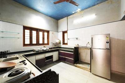 Kitchen Image of 4050 Sq.ft 5 BHK Independent House for sale in Maninagar Ahmedabad for Rs. 53000000