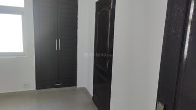 Bedroom Image of 1000 Sq.ft 2.5 BHK Apartment / Flat for sale in Amrapali Zodiac, Sector 120 Noida for Rs. 9600000