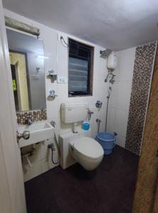 Bathroom Image of 750 Sq.ft 2 BHK Apartment / Flat for rent in Dahisar West Mumbai for Rs. 52000