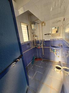 Bathroom Image of 500 Sq.ft 1 BHK Apartment / Flat for rent in Kandivali East Mumbai for Rs. 30000