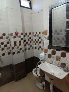 Bathroom Image of 550 Sq.ft 1 BHK Apartment / Flat for rent in Mahalakshmi Nagar Indore for Rs. 13500
