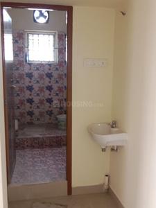 Bathroom Image of 835 Sq.ft 2 BHK Apartment / Flat for rent in Urapakkam Chennai for Rs. 15000