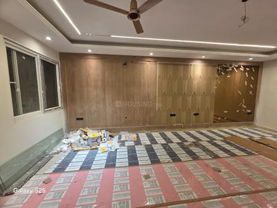 Bedroom Image of 2250 Sq.ft 3 BHK Builder Floor for sale in Laxmi Nagar New Delhi for Rs. 47000000