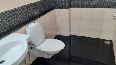 Bathroom Image of 1600 Sq.ft 2 BHK Apartment / Flat for rent in Kadavanthra Kochi for Rs. 32000