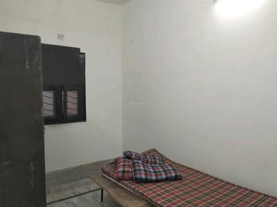 Bedroom Image of 450 Sq.ft 1 BHK Builder Floor for rent in Shalimar Bagh New Delhi for Rs. 15000