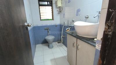 Bathroom Image of 900 Sq.ft 2 BHK Apartment / Flat for sale in  Kailash Tower, Powai Mumbai for Rs. 16500000