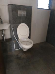 Common Bathroom Image of 980 Sq.ft 2 BHK Apartment / Flat for sale in Shapoorji Pallonji Joyville Hadapsar Annexe, Shewalewadi Pune for Rs. 8300000