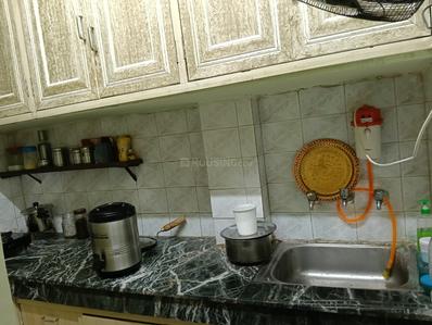 Kitchen Image of 450 Sq.ft 2 BHK Builder Floor for sale in Pandav Nagar New Delhi for Rs. 2900000