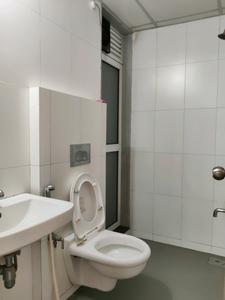Common Bathroom Image of 738 Sq.ft 2 BHK Apartment / Flat for sale in Kalpataru Immensa, Thane West Thane for Rs. 15000000