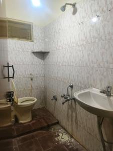 Common Bathroom Image of 1100 Sq.ft 3 BHK Apartment / Flat for rent in Mathikere Bengaluru for Rs. 25000