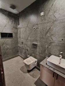 Bathroom Image of 1350 Sq.ft 3 BHK Apartment / Flat for sale in Green Apartments, Paschim Vihar New Delhi for Rs. 22500000