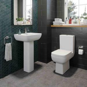 Bathroom Image of 2850 Sq.ft 5 BHK Apartment / Flat for sale in Versova Adarash, Andheri West Mumbai for Rs. 122500000