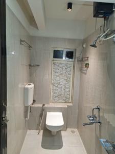 Bathroom Image of 420 Sq.ft 1 BHK Apartment / Flat for rent in Puraniks Tokyo Bay, Kasarvadavali Thane for Rs. 15999