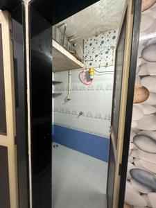 Bathroom Image of 570 Sq.ft 1 BHK Apartment / Flat for rent in Kothrud Pune for Rs. 25000