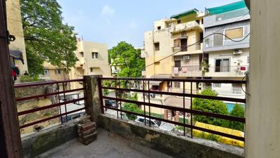 Balcony Image of 700 Sq.ft 1 BHK Builder Floor for rent in CC block apartment, Shalimar Bagh New Delhi for Rs. 23000