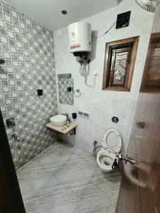 Image of 1200 Sq.ft 2 BHK Builder Floor for rent in Ramesh Nagar, New Delhi for Rs. 32000