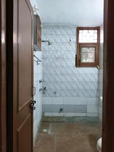 Common Bathroom Image of 1400 Sq.ft 3 BHK Apartment / Flat for rent in Sector 56 Gurgaon for Rs. 35000