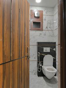 Common Bathroom Image of 1200 Sq.ft 3 BHK Apartment / Flat for sale in Lal Kuan Ghaziabad for Rs. 5365000