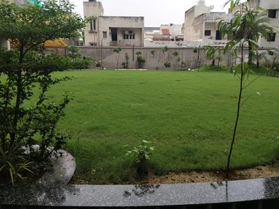 Image of 2547 Sq.ft 4 BHK Apartment / Flat for rent in Chanakyapuri, Ahmedabad for Rs. 40000