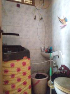 Common Bathroom Image of 8000 Sq.ft 10 BHK Independent House for sale in Thiruverkkadu Chennai for Rs. 40000000