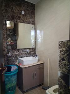 Common Bathroom Image of 900 Sq.ft 2 BHK Builder Floor for rent in Kirti Nagar New Delhi for Rs. 45000
