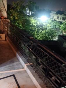 Balcony Image of 900 Sq.ft 2 BHK Builder Floor for rent in Mukherjee Nagar New Delhi for Rs. 21000