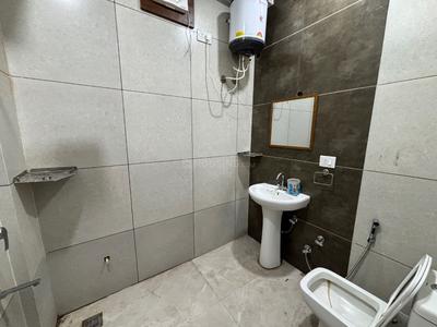 Bathroom Image of 580 Sq.ft 1 RK Builder Floor for rent in Civil Lines Ludhiana for Rs. 15000