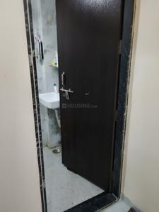 Bathroom Image of 900 Sq.ft 1 BHK Apartment / Flat for rent in Nipania Indore for Rs. 11000