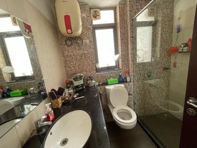 Bathroom Image of 1000 Sq.ft 2 BHK Apartment / Flat for sale in Unitech The Residences, Sector 33 Gurgaon for Rs. 16000000